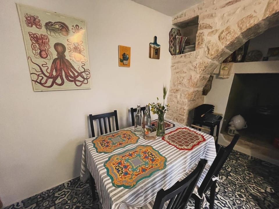 Food and drinks, Dining area, Food