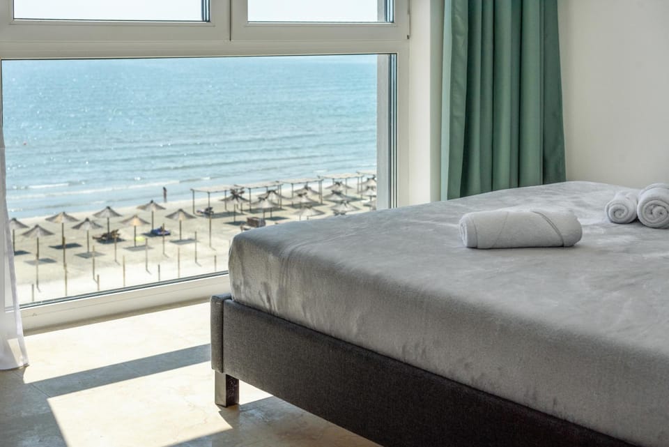 Bed, Natural landscape, View (from property/room), Photo of the whole room, Bedroom, Sea view, towels