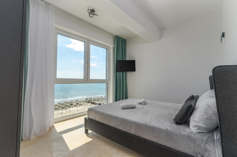 Bed, Natural landscape, Photo of the whole room, Bedroom, Sea view