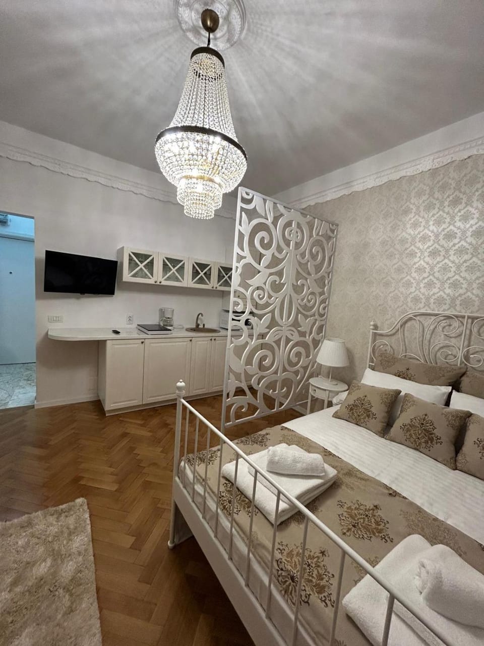 TV and multimedia, Photo of the whole room