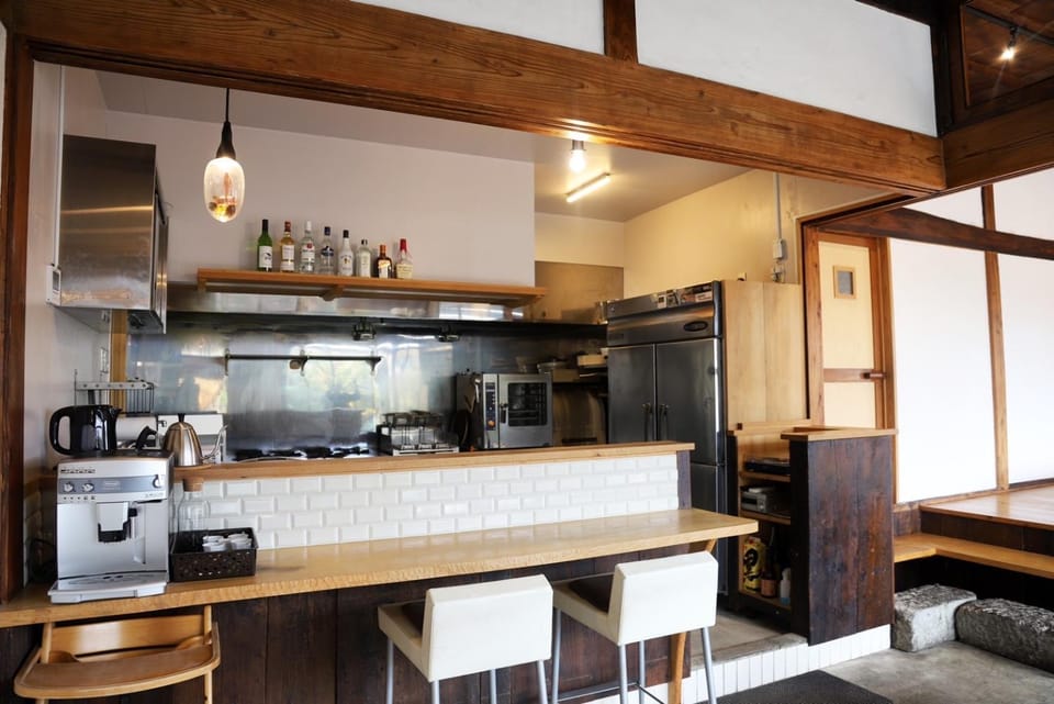 Kitchen or kitchenette, Dining area, stove