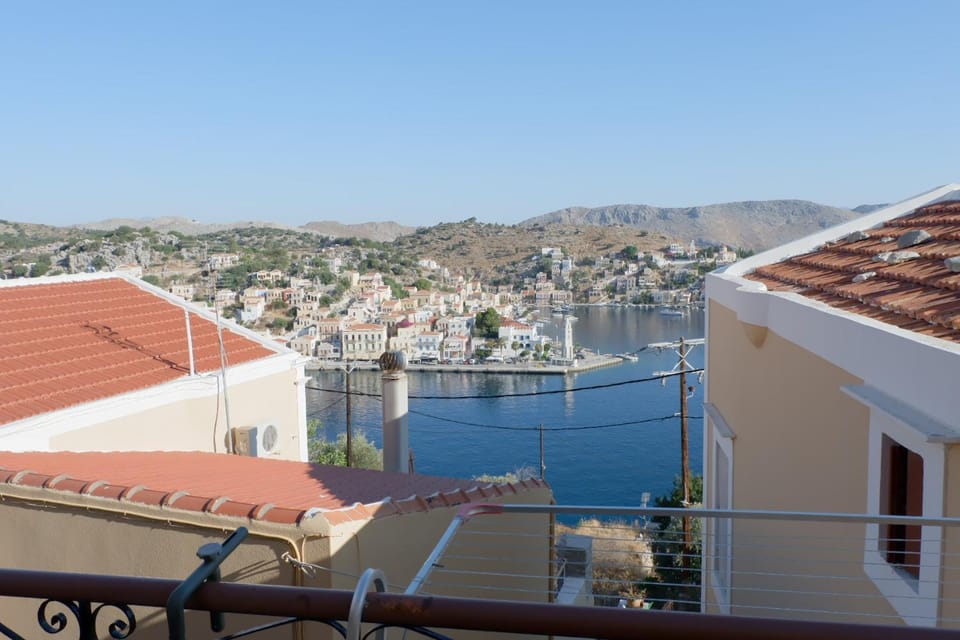 View (from property/room), City view, Sea view, Location