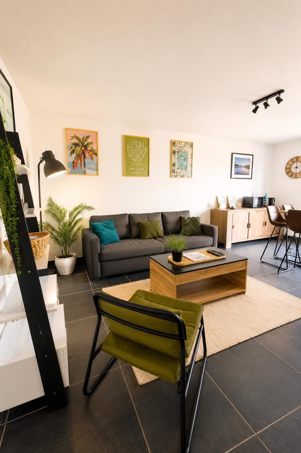 Communal lounge/ TV room, Living room, Seating area
