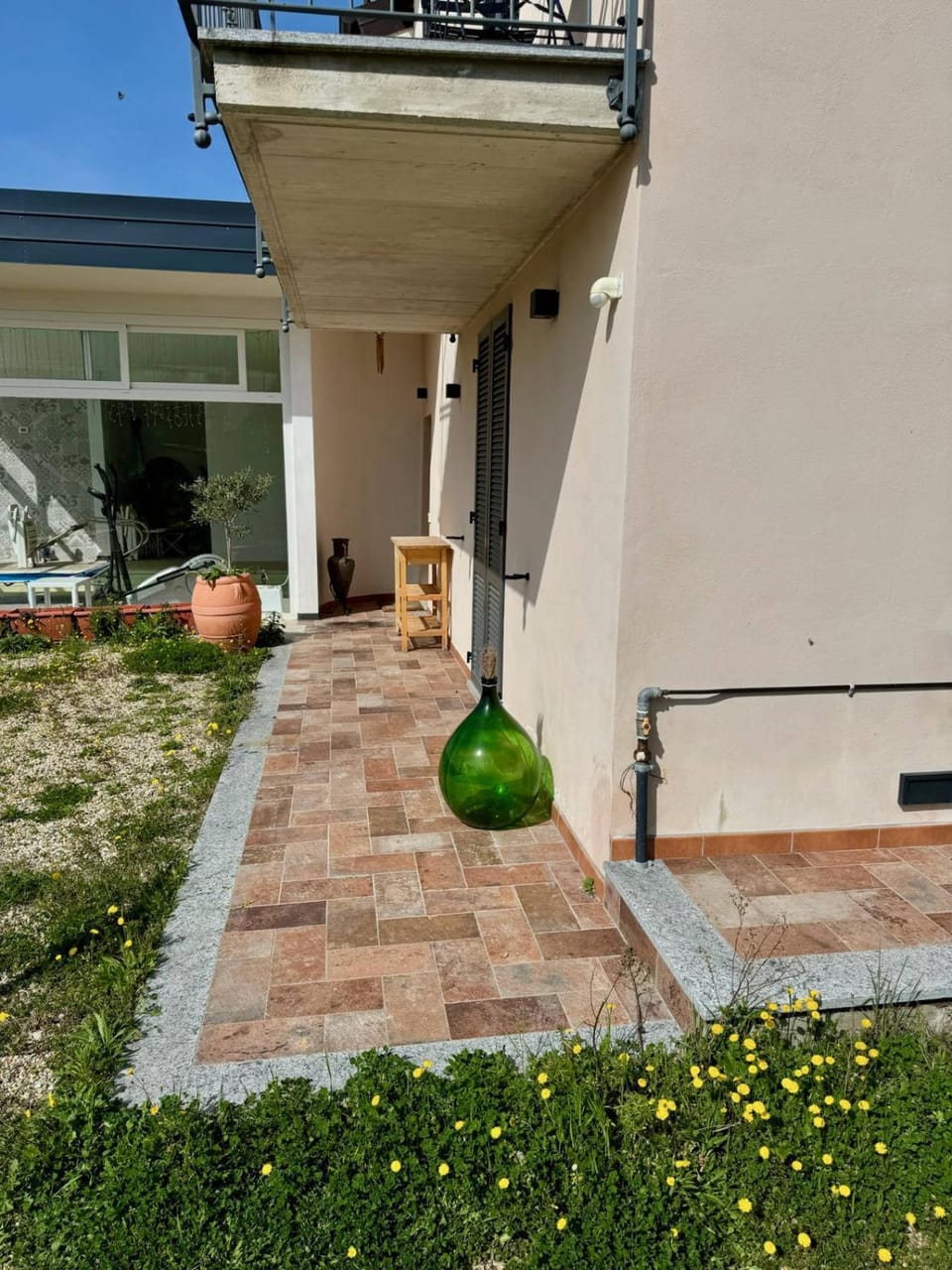 Property building, Spring, Garden