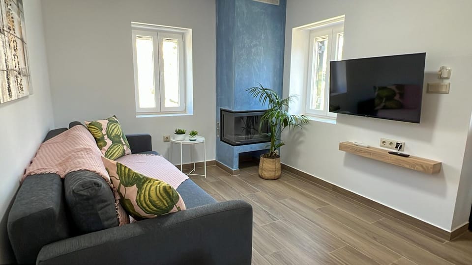 TV and multimedia, Living room, Seating area
