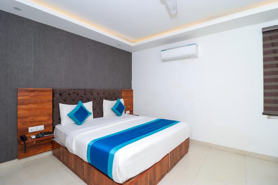 Bed, Photo of the whole room, air conditioner