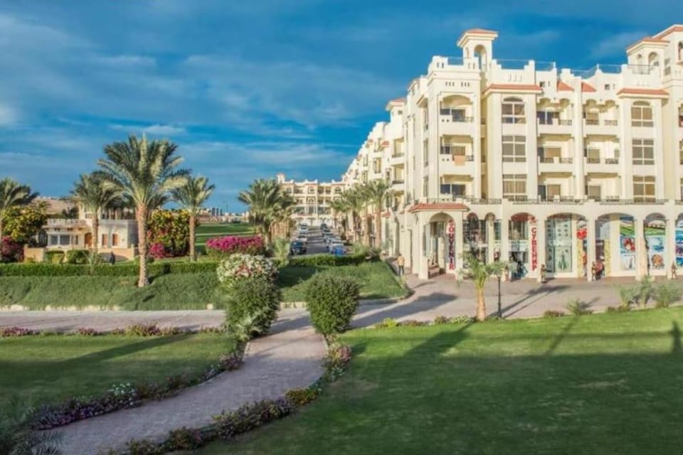 Velký apartmán 50 m od pláže s přístupem zdarma- Sahl Hasheesh Hurghada resort Andalusie Apartment in Hurghada