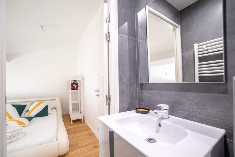 PETIT DUPLEX - Nouveau duplex central avec wifi et clim pour 2 Apartment in Antibes