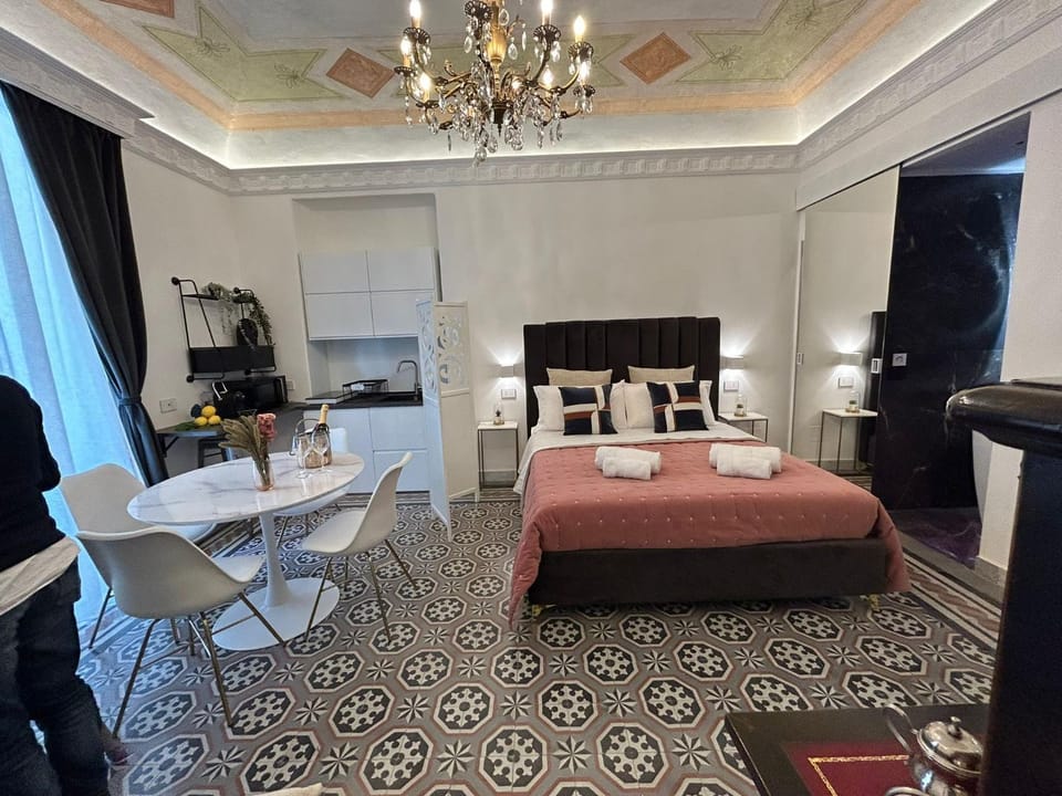 Bed, Kitchen or kitchenette, Living room, Photo of the whole room, Seating area, Dining area, Bedroom