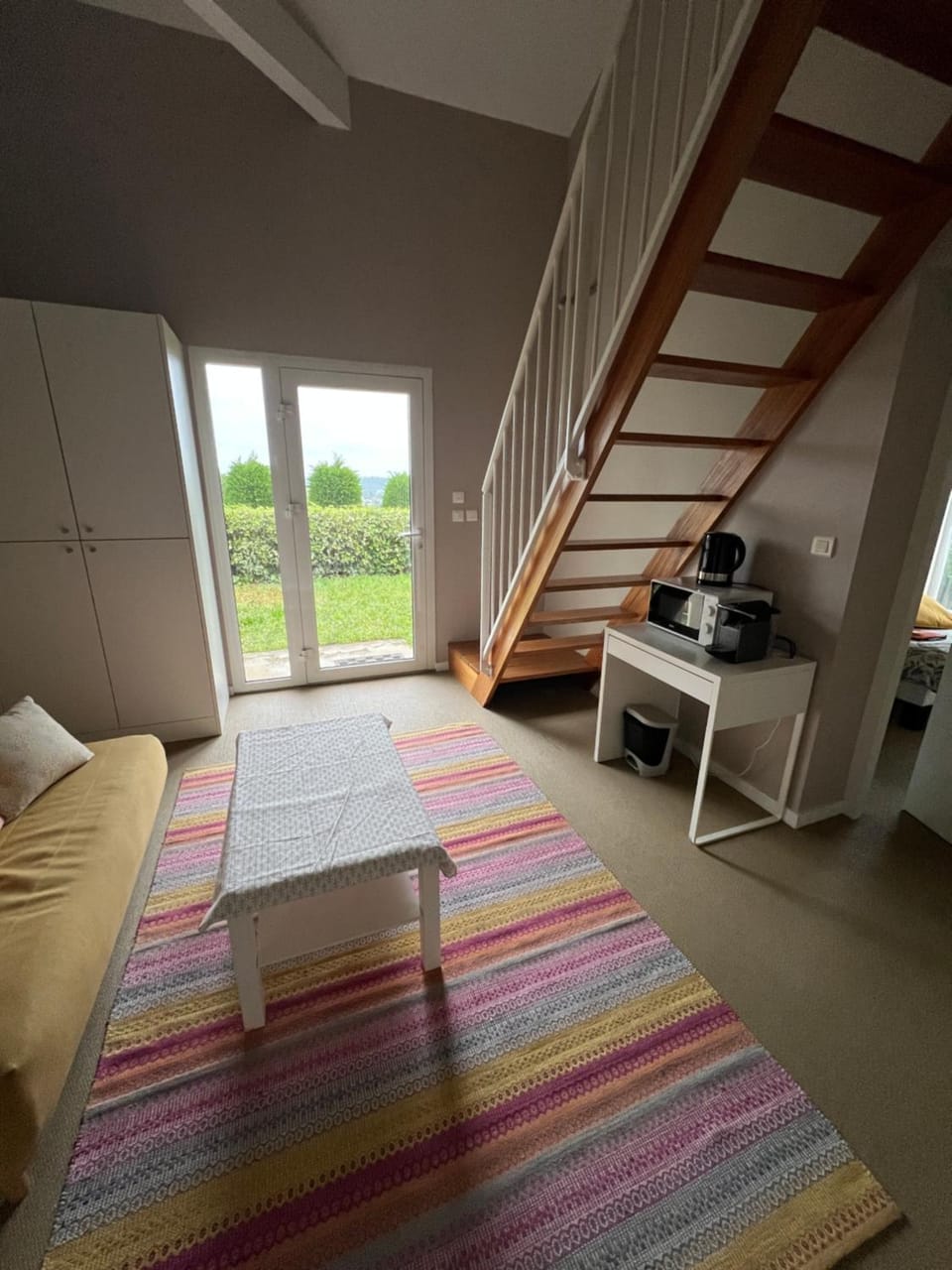 Kitchen or kitchenette, Living room, Seating area, Dining area