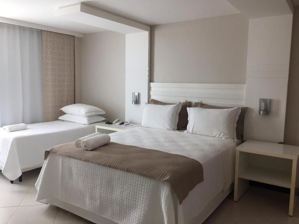 Bed, Bathroom, TV and multimedia, Bedroom, towels