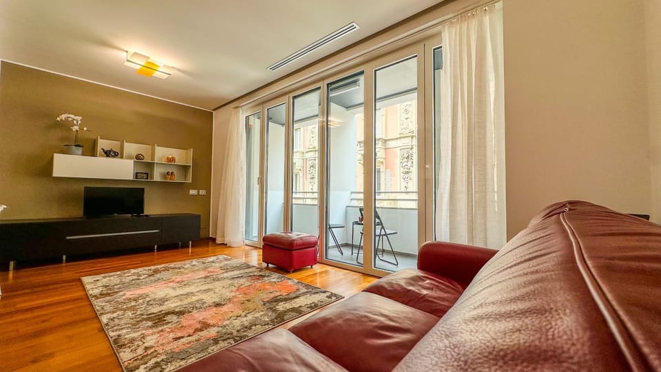 TV and multimedia, Living room, Seating area, Evening entertainment