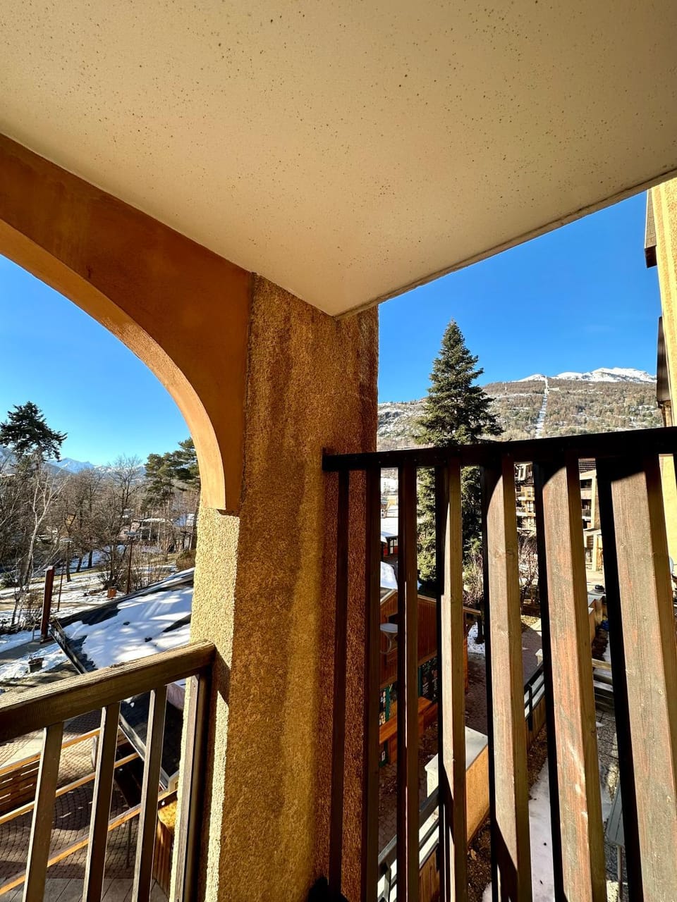 Studio terrasse sud vue montagne Briançon Serre Chevalier Apartment in Briançon
