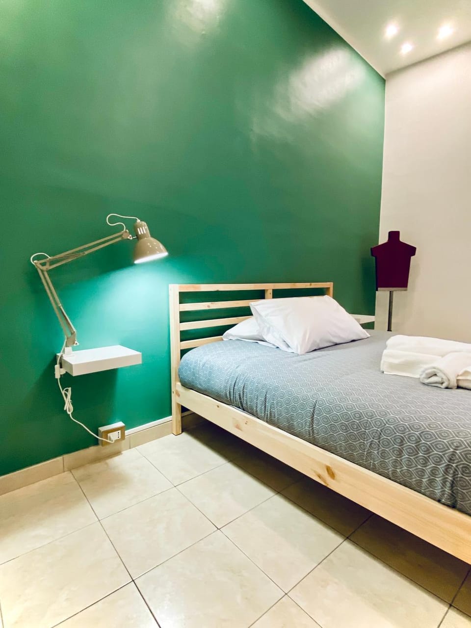 Photo of the whole room, Bedroom