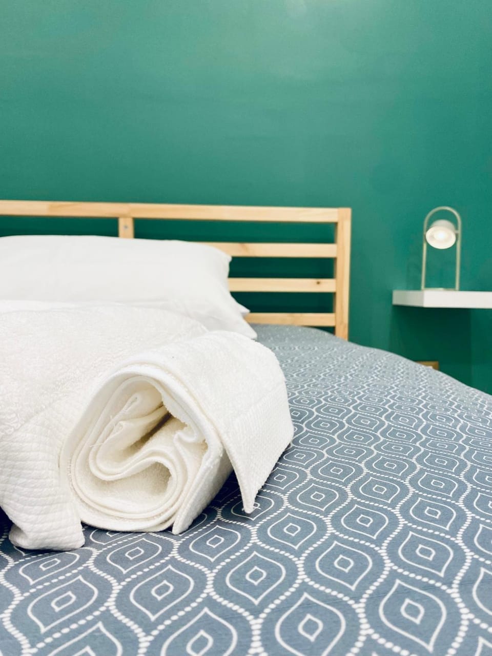 Bed, Photo of the whole room, Bedroom, towels