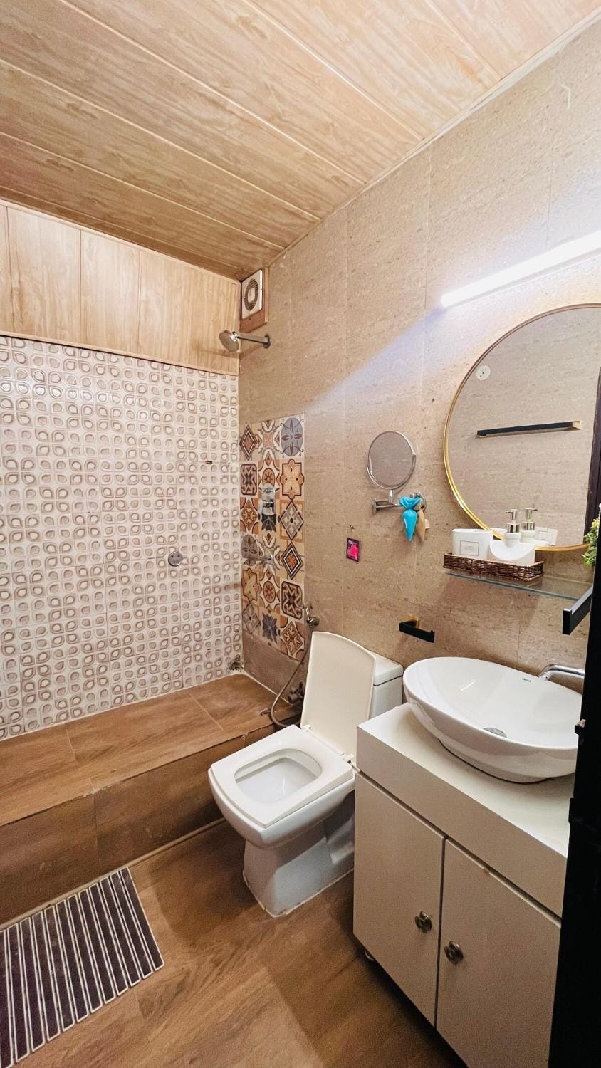 Shower, Toilet, Bathroom