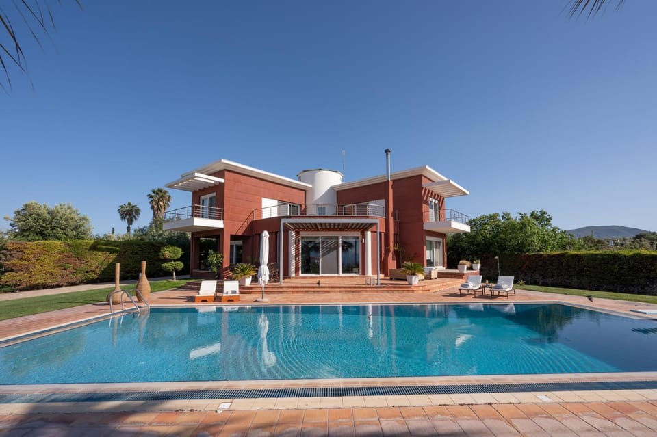 Property building, Day, Natural landscape, Pool view, Sea view, Swimming pool, sunbed