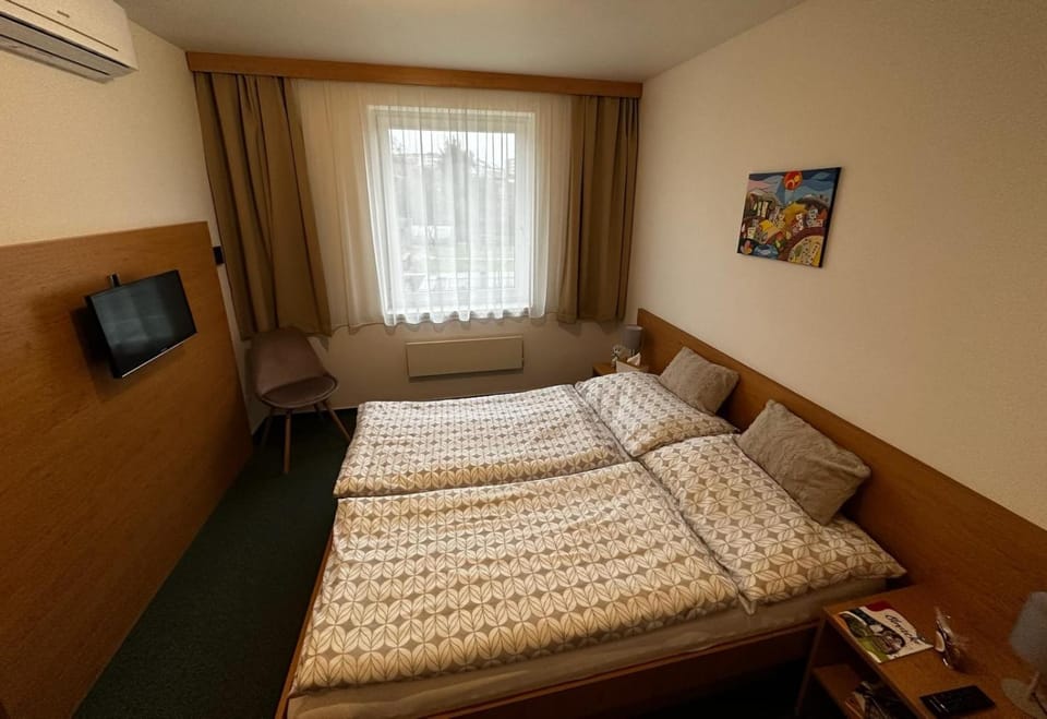 TV and multimedia, Bedroom, air conditioner