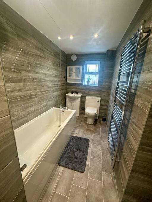 Shower, Toilet, Bathroom, Bath
