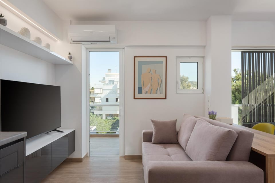 TV and multimedia, Living room, Seating area, air conditioner