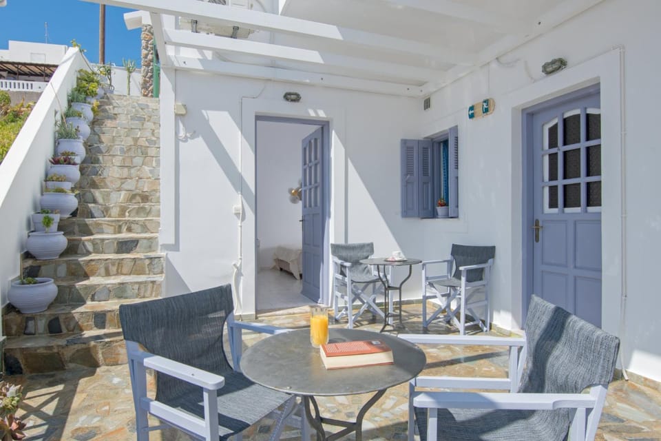 Patio, Day, Balcony/Terrace