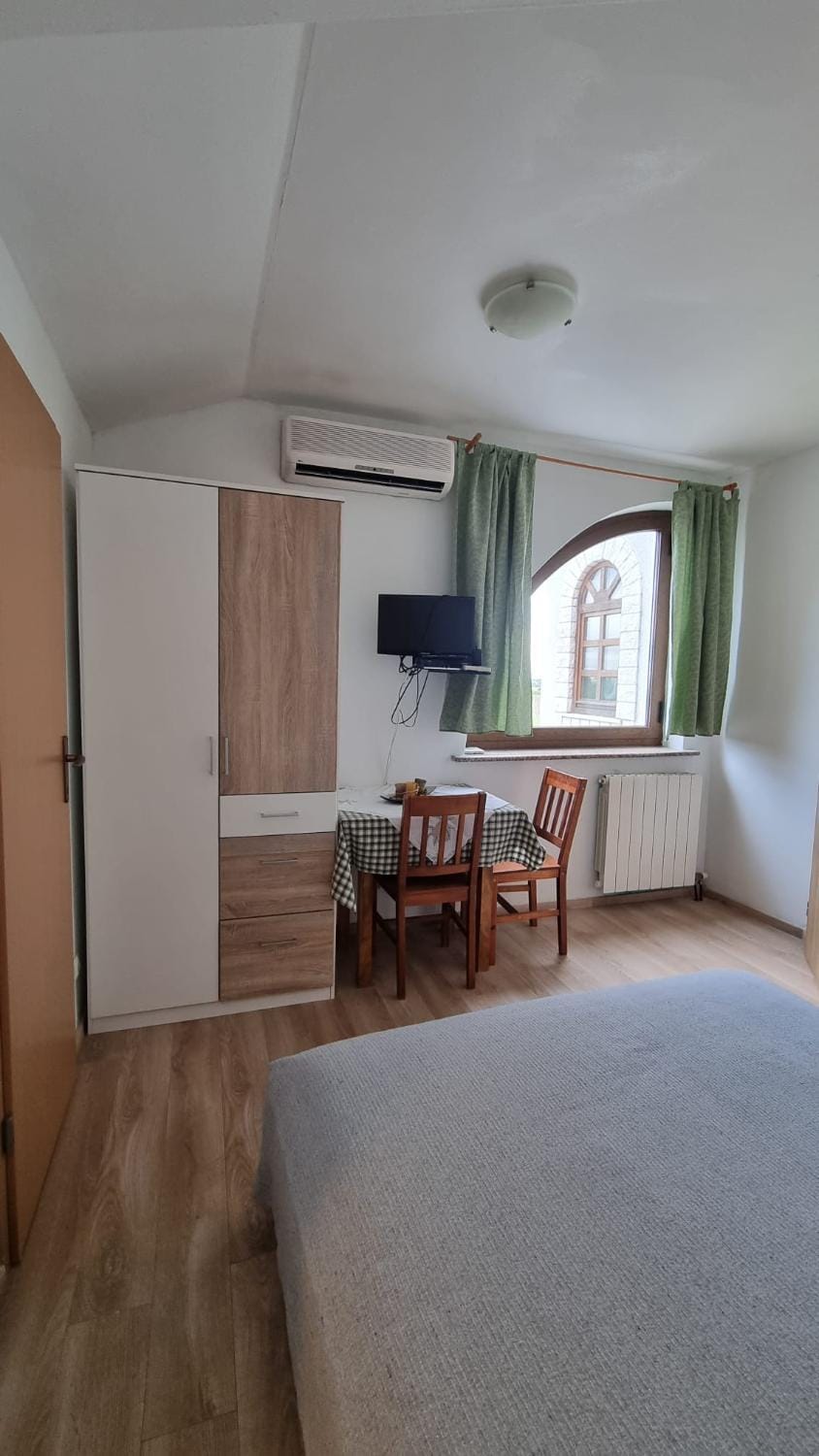 TV and multimedia, wardrobe, air conditioner