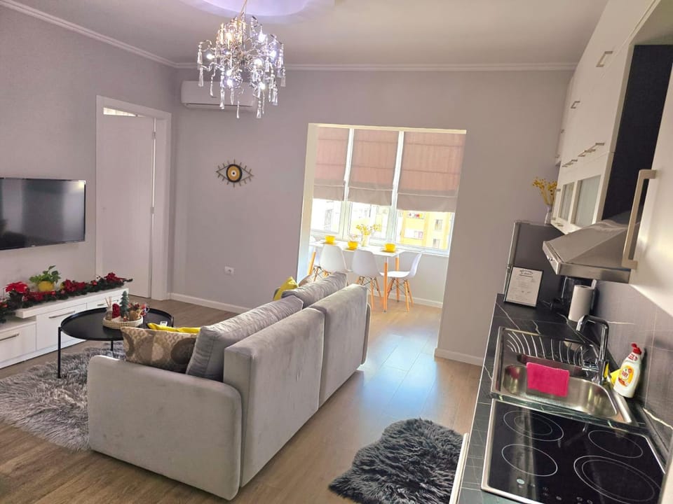 TV and multimedia, Living room, Photo of the whole room, Seating area, kitchen