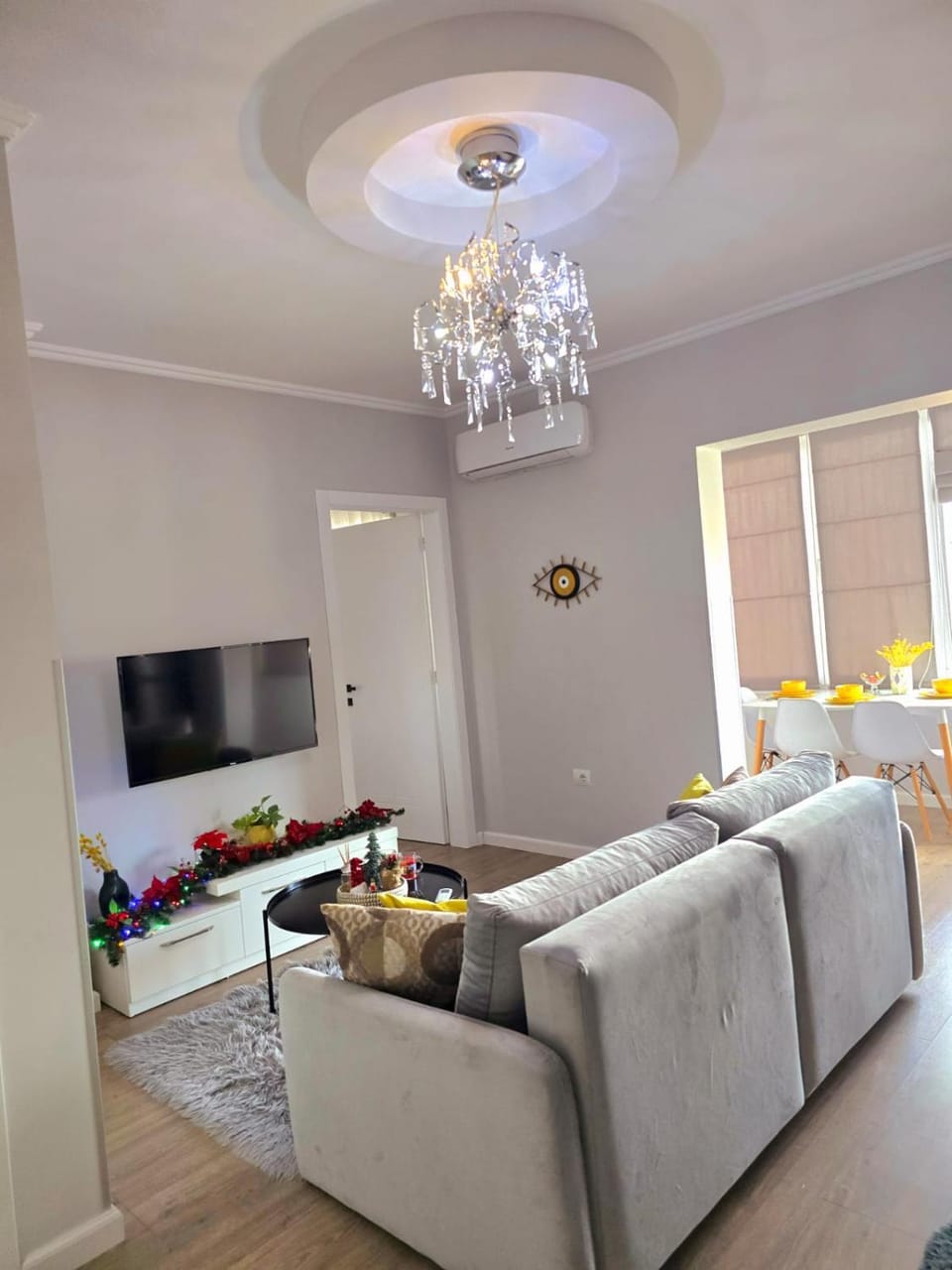 TV and multimedia, Living room, Seating area, air conditioner