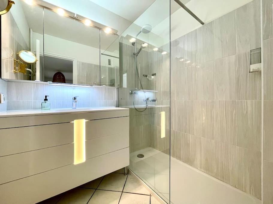 Shower, Bathroom