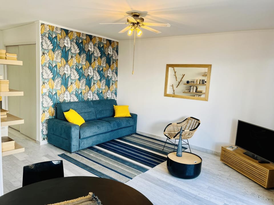TV and multimedia, Living room, Seating area