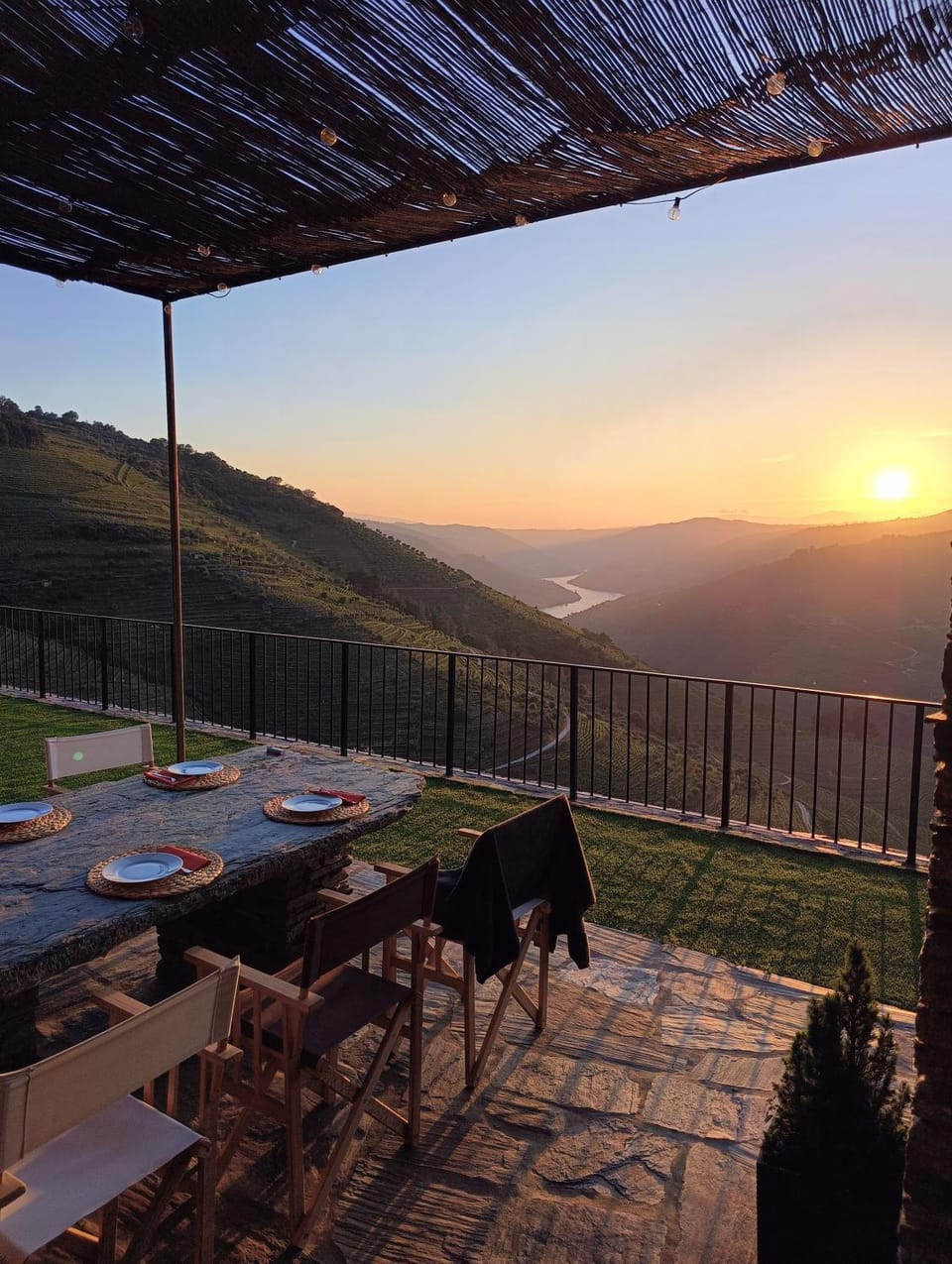 Patio, Day, Natural landscape, View (from property/room), Balcony/Terrace, Dining area, Mountain view, Sunset