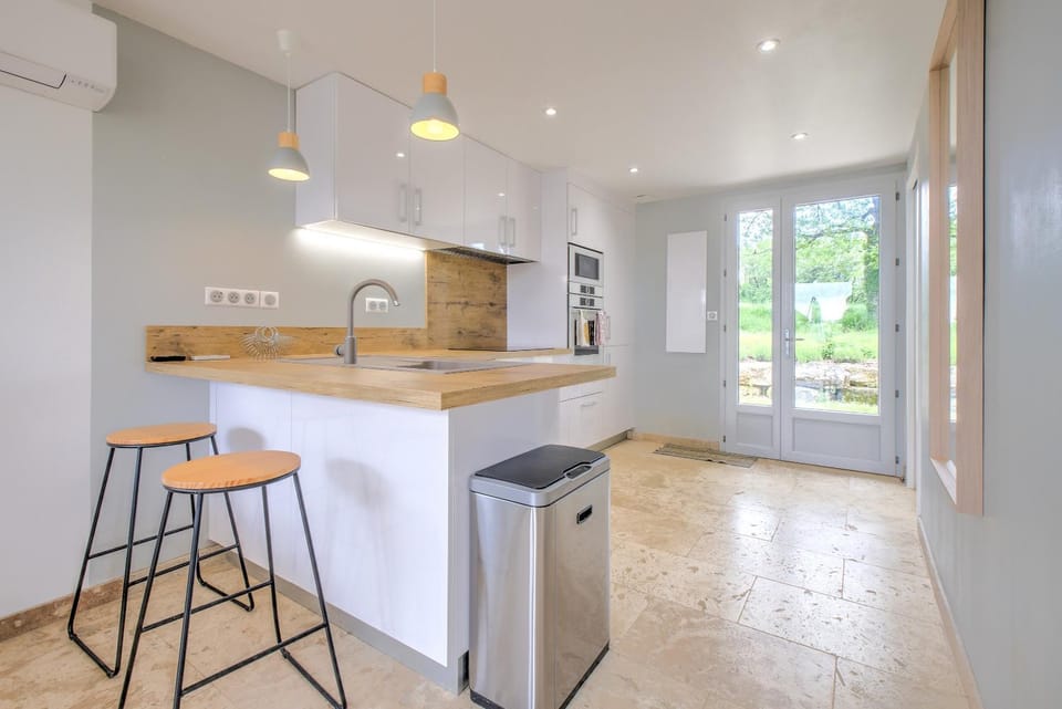 Property building, Kitchen or kitchenette, Living room