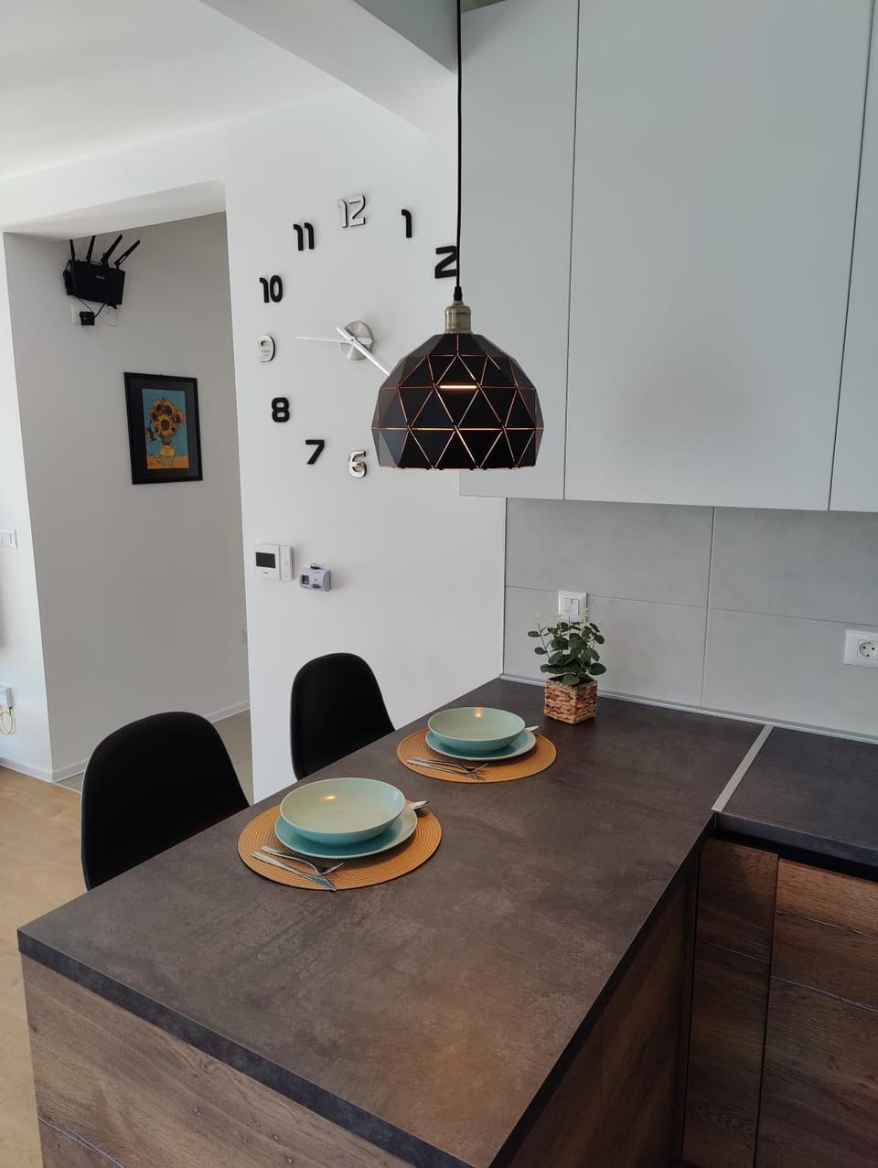 Kitchen or kitchenette, Dining area