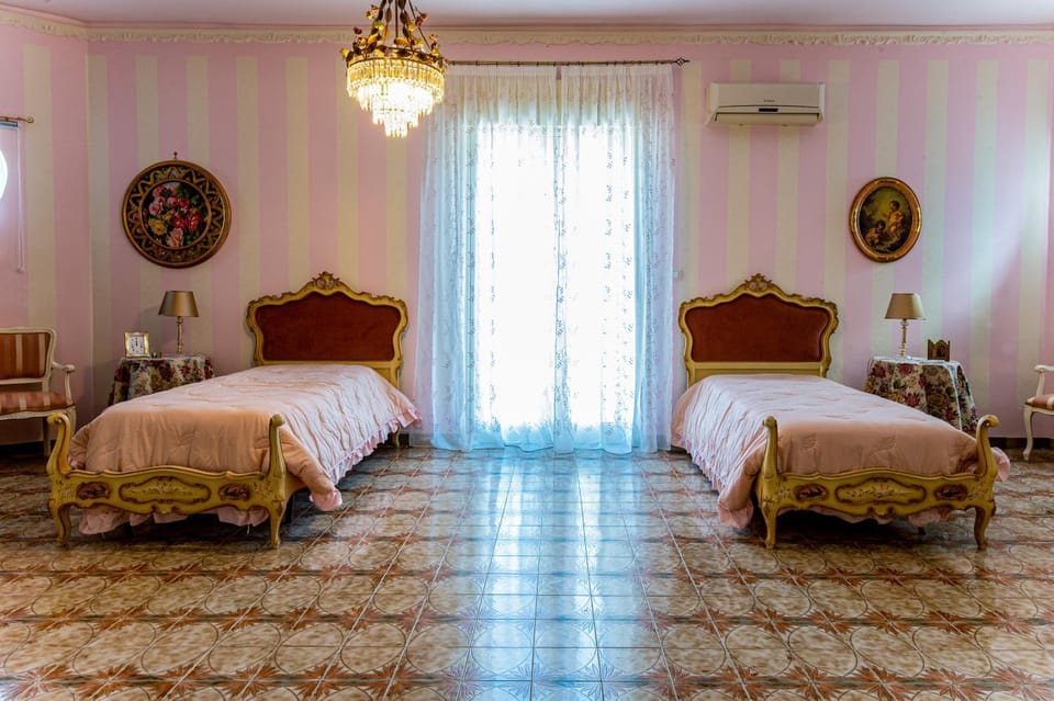 Bed, Photo of the whole room, Bedroom, air conditioner