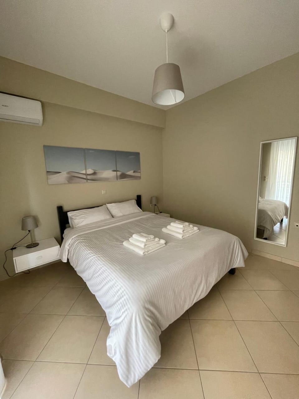 Bedroom, towels