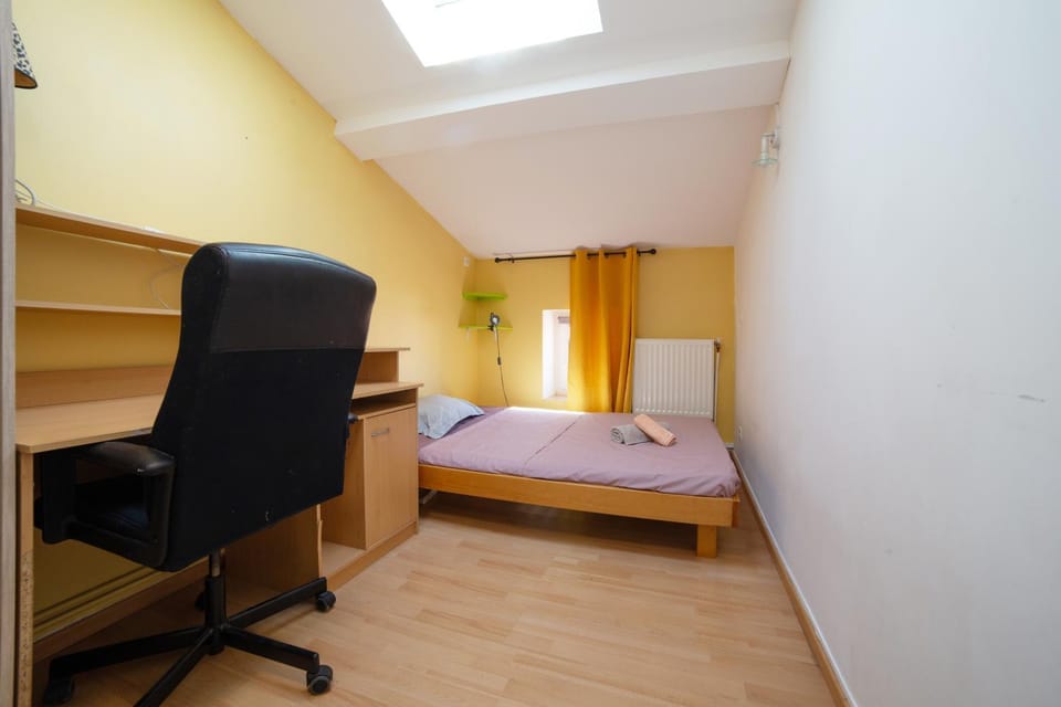 Photo of the whole room, Seating area, Bedroom