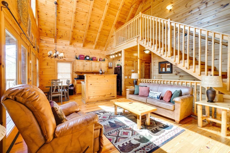 Sevierville Cabin w/ Hot Tub ~ 4 Mi to Nat’l Park! Cabin in Sevier County