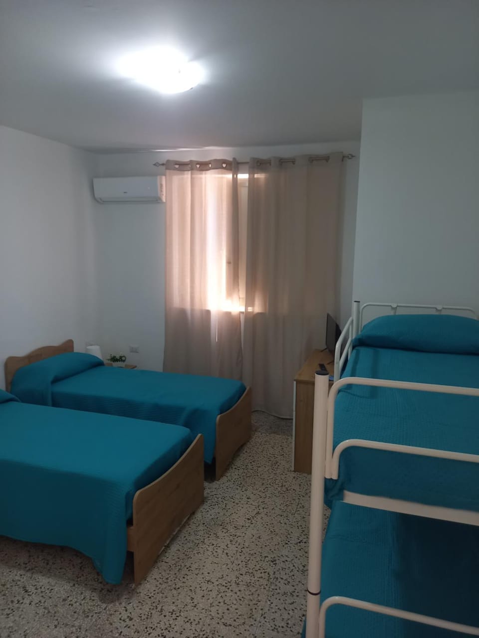 Bedroom, bunk bed