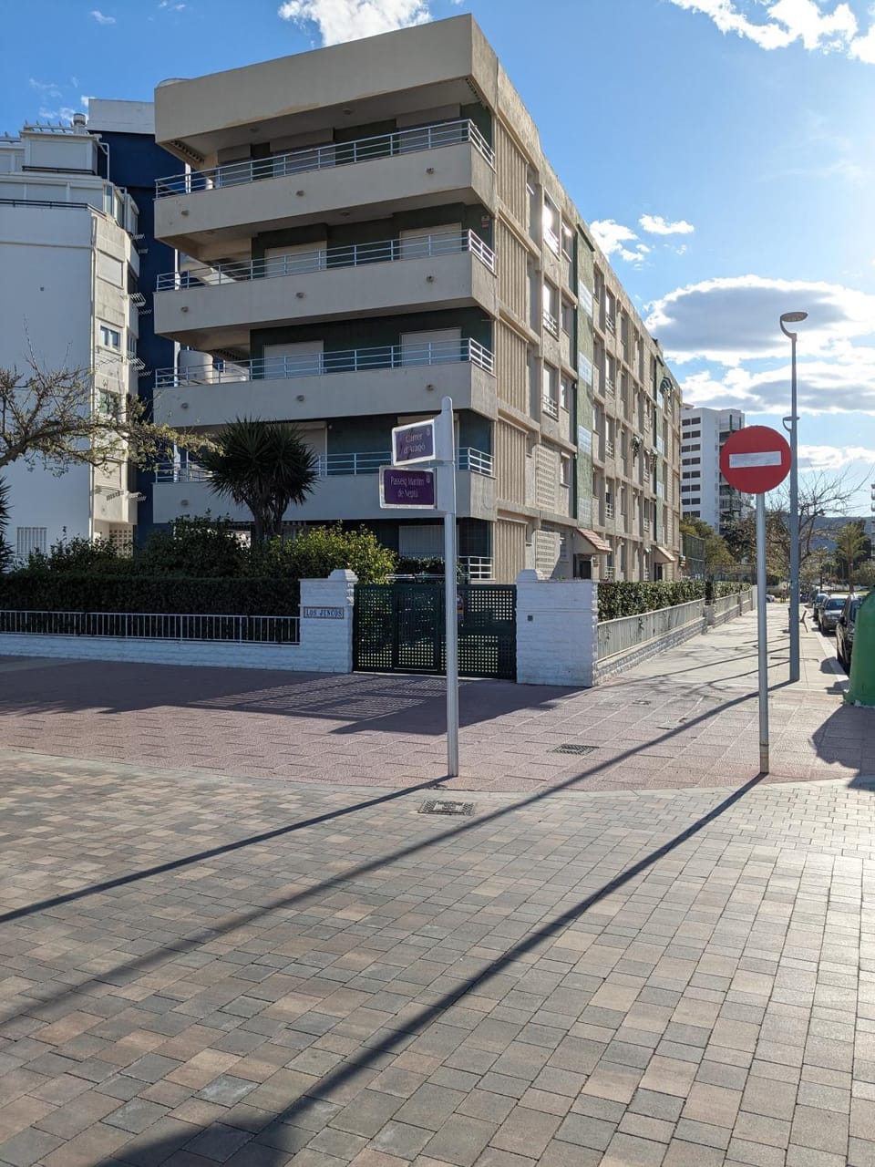Property building, Neighbourhood, Location