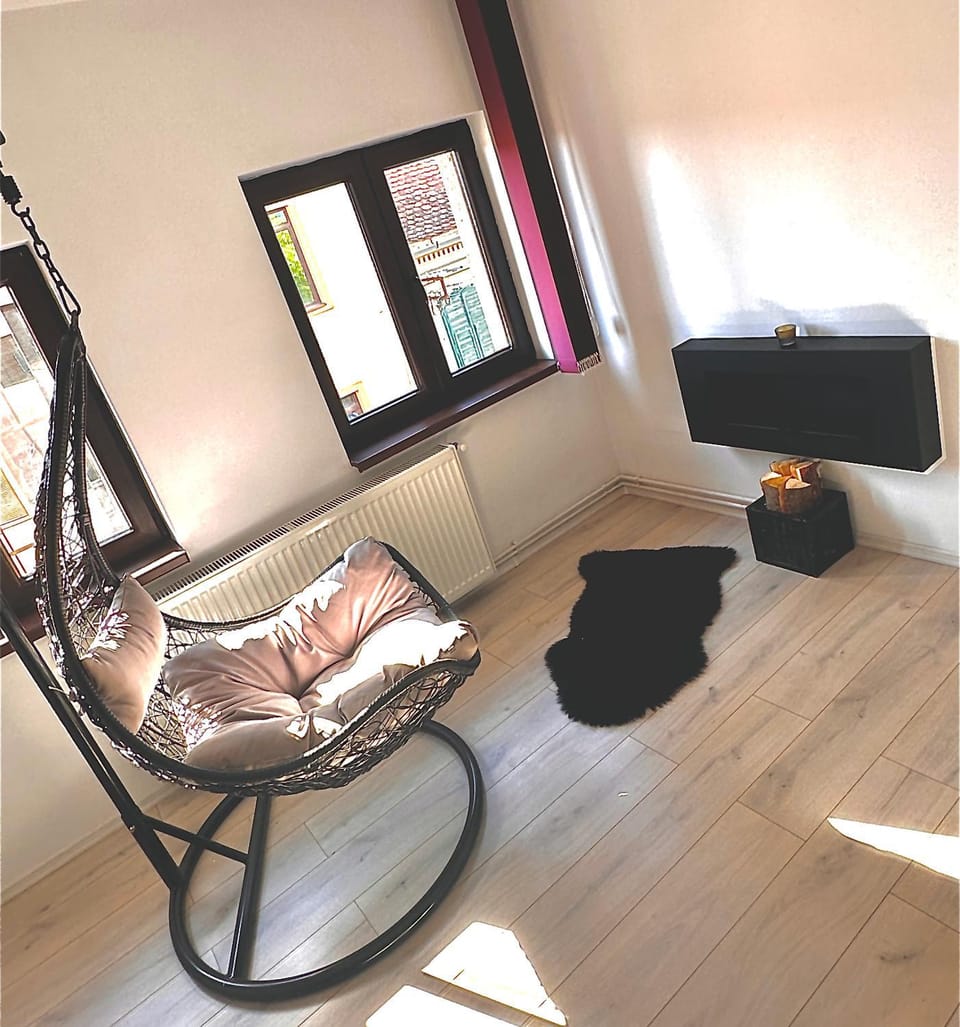 Communal lounge/ TV room, TV and multimedia, Living room, Seating area, Evening entertainment