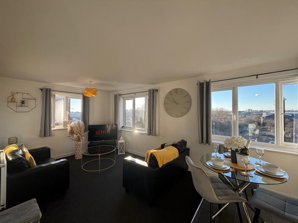 Living room, Dining area, City view