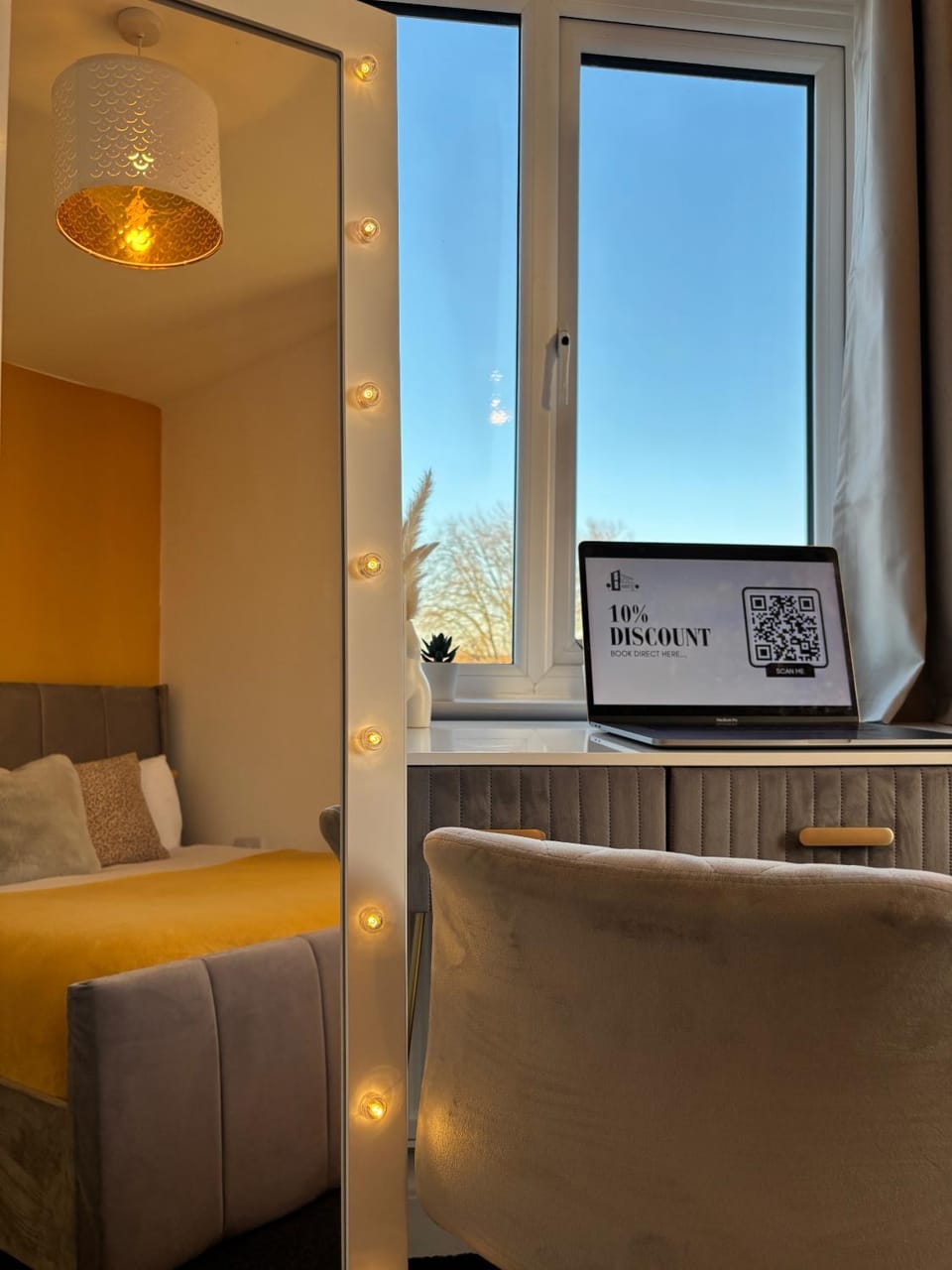 Bed, Business facilities, Decorative detail, Bedroom, wardrobe