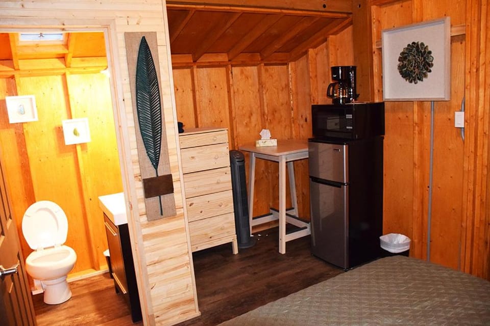 Footprints Resort Hotel in Hastings Highlands