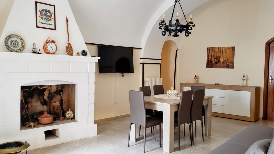 Living room, Seating area, Dining area, flat iron