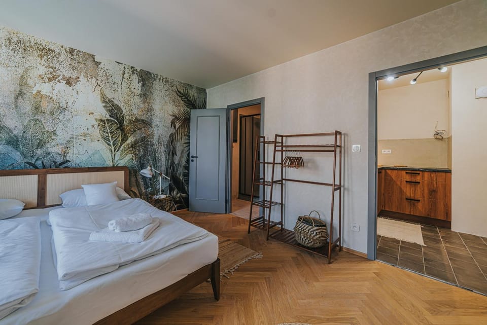 Bed, Bedroom, towels