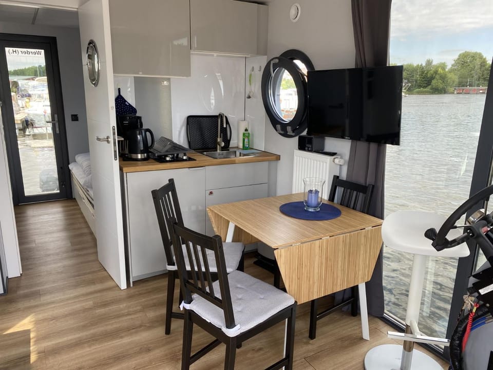 Husbåt Docked boat in Stockholm County