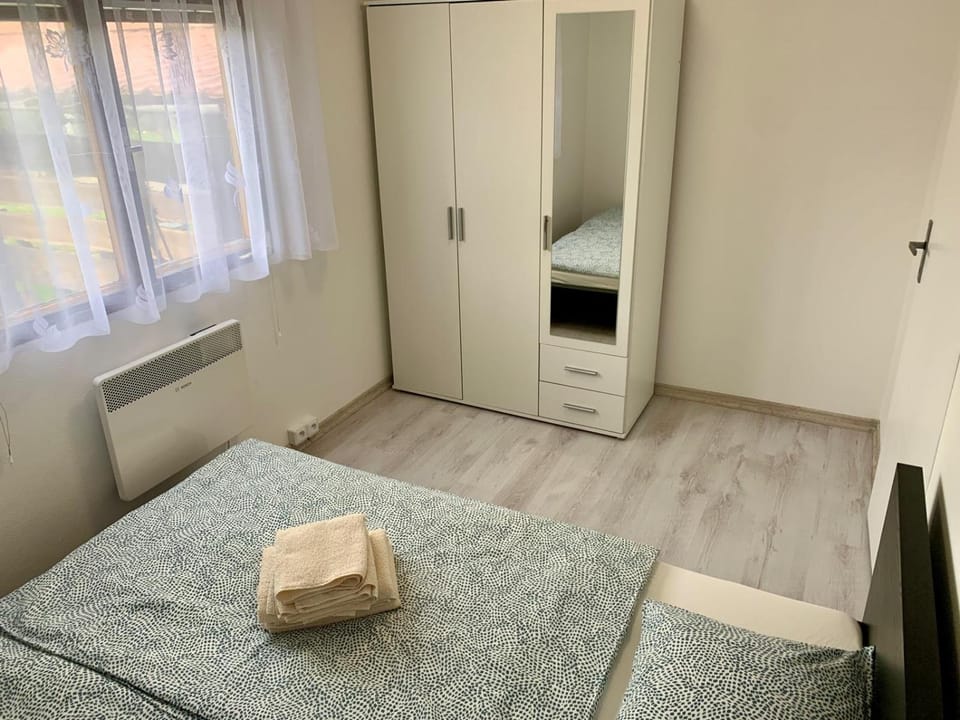 Bed, Bedroom, wardrobe