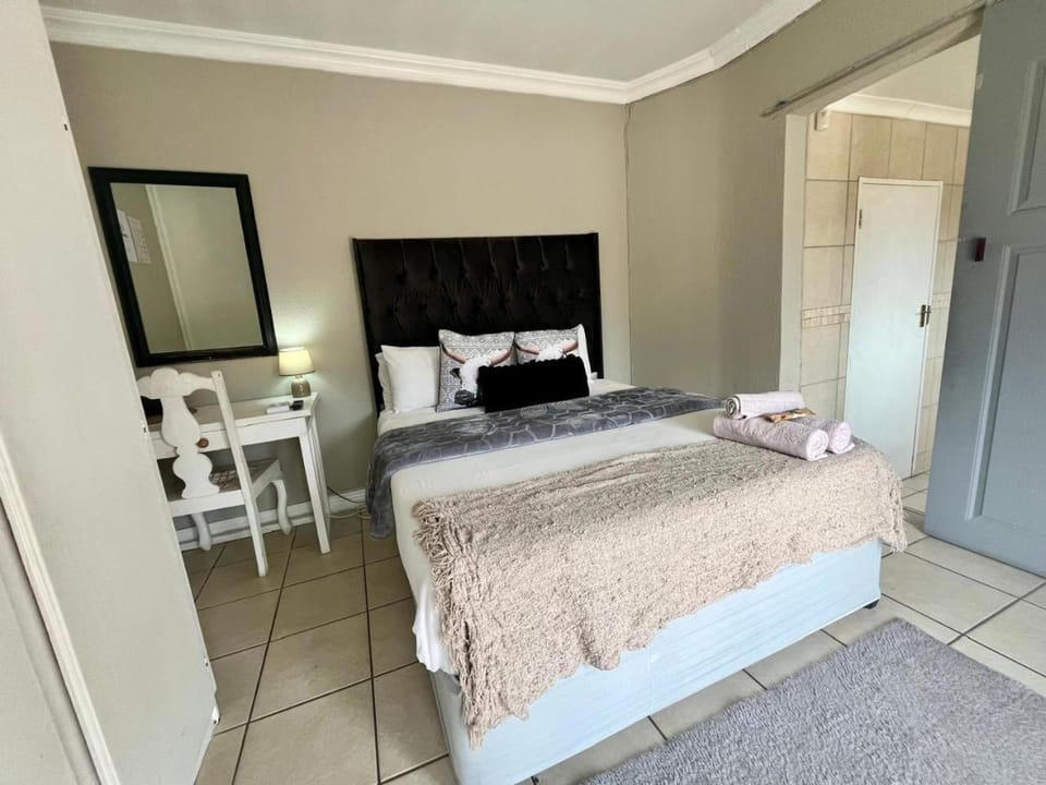 Bedroom, towels, wardrobe