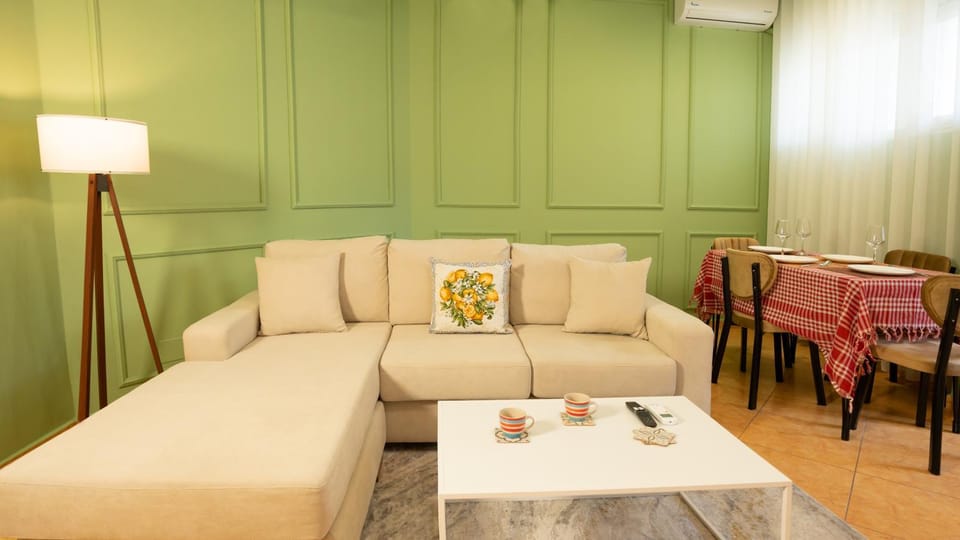 Living room, Seating area, Dining area, air conditioner