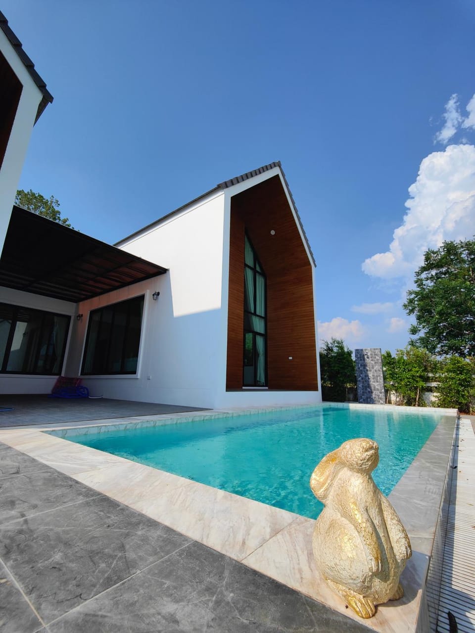 Property building, Day, Pool view, Swimming pool